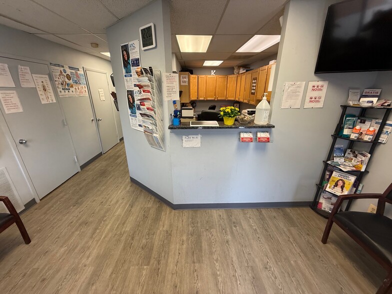 11219-11253 Lockwood Dr, Silver Spring, MD for lease - Building Photo - Image 2 of 10