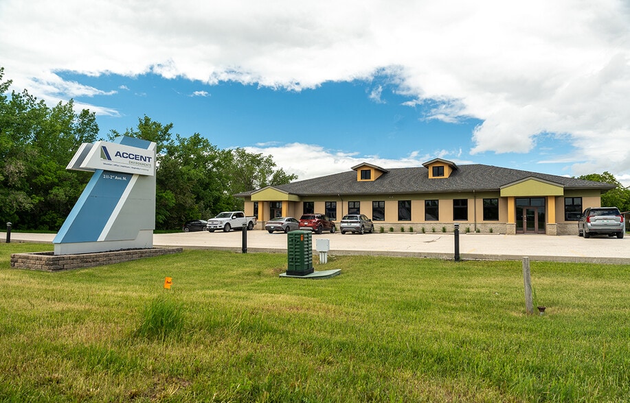 211 2nd Av N, Stonewall, MB for sale - Building Photo - Image 3 of 15