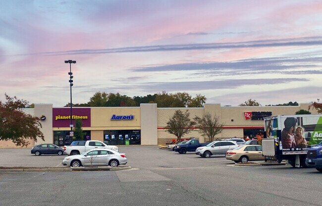 More details for 6533-6585 Market Dr, Gloucester, VA - Retail for Lease