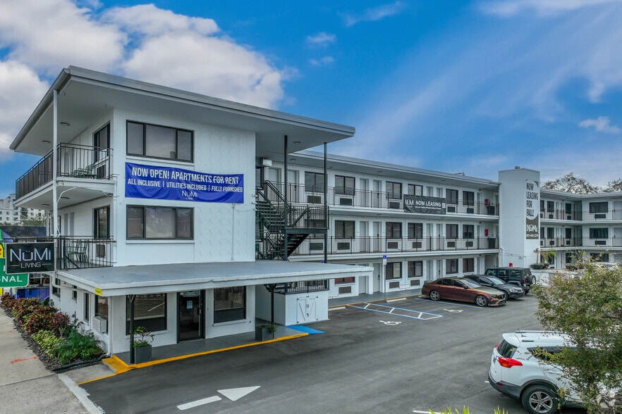 830 W Kennedy Blvd, Tampa, FL for lease - Primary Photo - Image 1 of 7