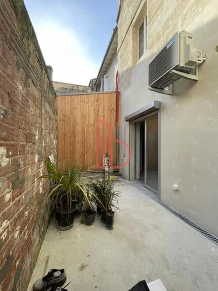 Office in Bordeaux for lease - Building Photo - Image 2 of 6