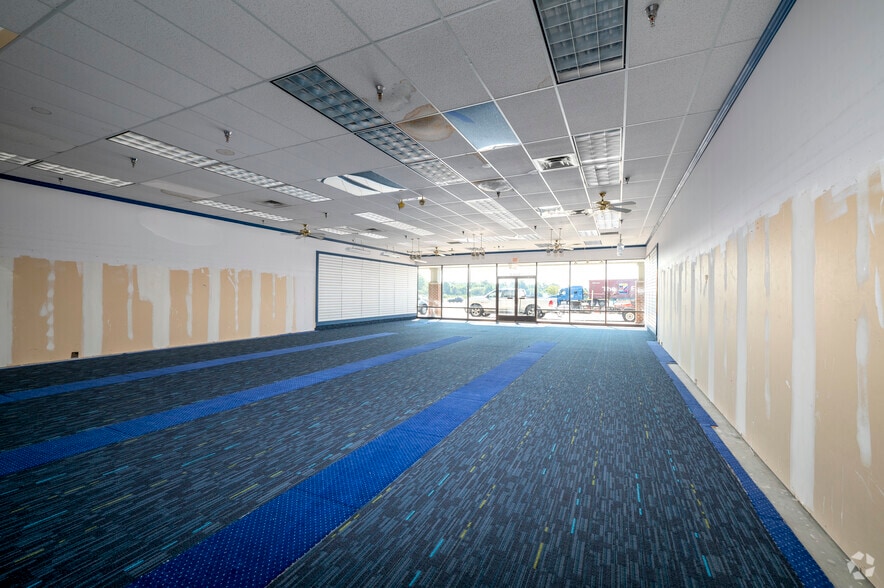 301 Market Dr, Emporia, VA for lease - Interior Photo - Image 3 of 19
