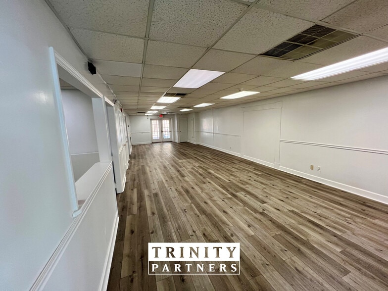 2010 State St, Cayce, SC for lease - Interior Photo - Image 3 of 5