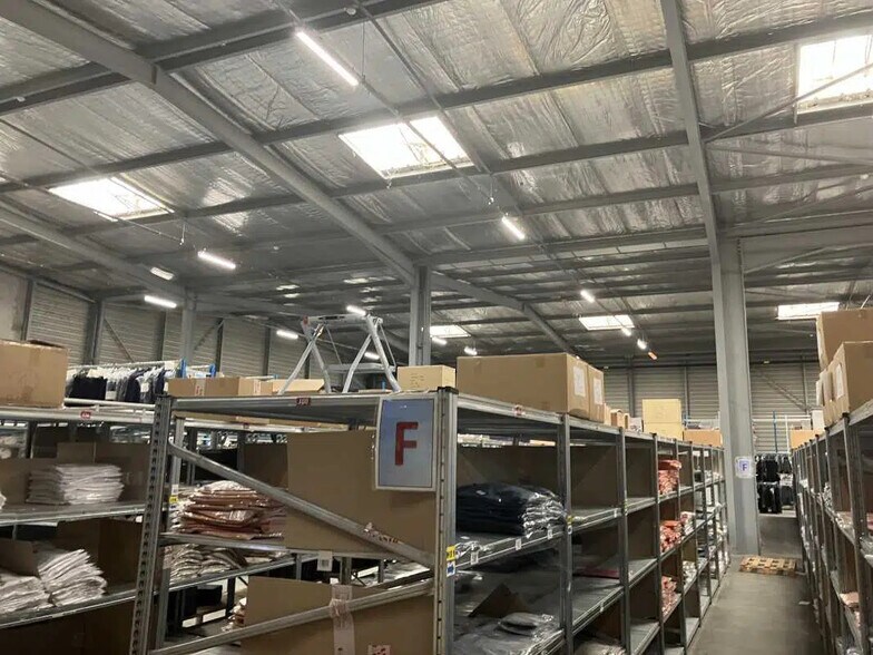 380 Rue Gustave Eiffel, Aix-en-Provence à louer - Photo du bâtiment - Image 3 de 6