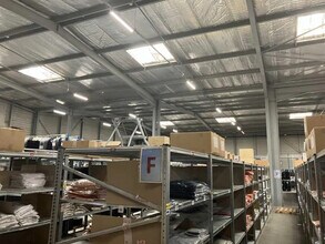 Flex in Aix-en-Provence for lease Building Photo- Image 1 of 3