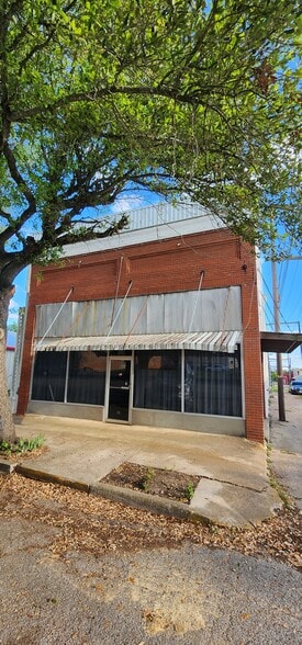 108 E Commerce St, Mexia, TX à vendre - Photo du bâtiment - Image 2 de 35
