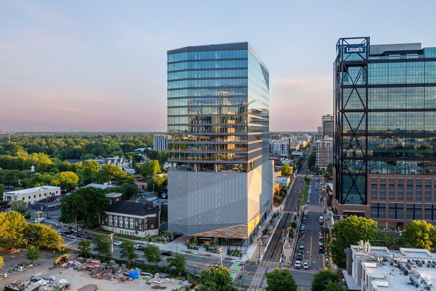 110 East Blvd, Charlotte, NC à louer - Photo du bâtiment - Image 2 de 35