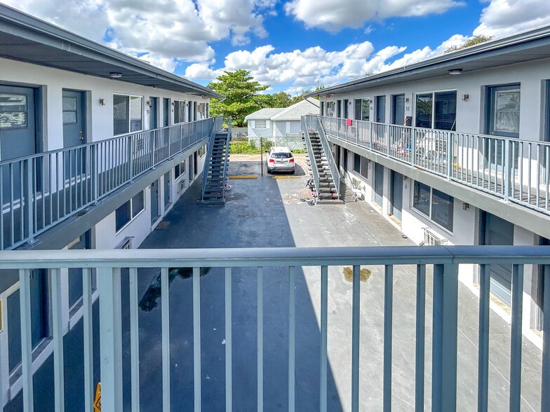 734 NW 80th St, Miami, FL for sale - Building Photo - Image 3 of 15