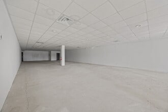 301 Plaza Dr, Greenville, NC for lease Interior Photo- Image 2 of 6