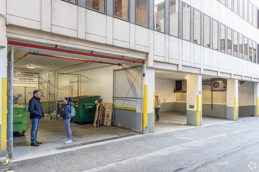 881-885 Dunsmuir St, Vancouver, BC for lease - Building Photo - Image 2 of 5