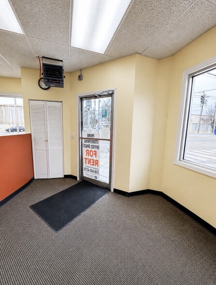 900 Hempstead Tpke, Franklin Square, NY for lease - Building Photo - Image 3 of 6