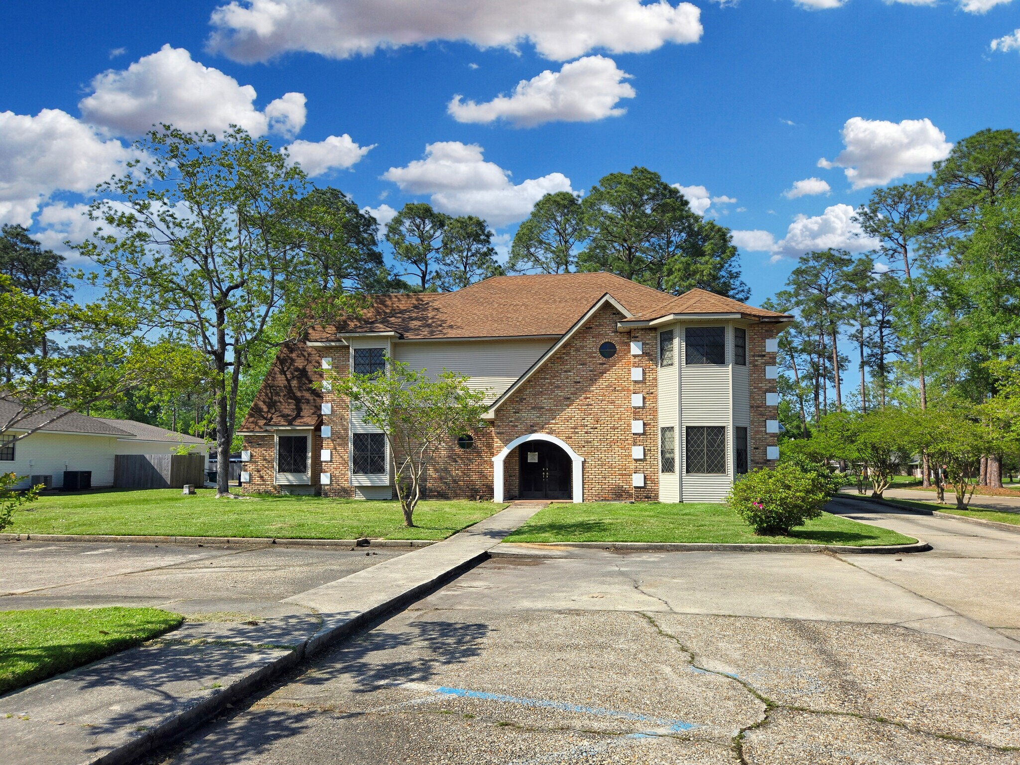 85 Whisperwood Blvd, Slidell, LA for lease Primary Photo- Image 1 of 10