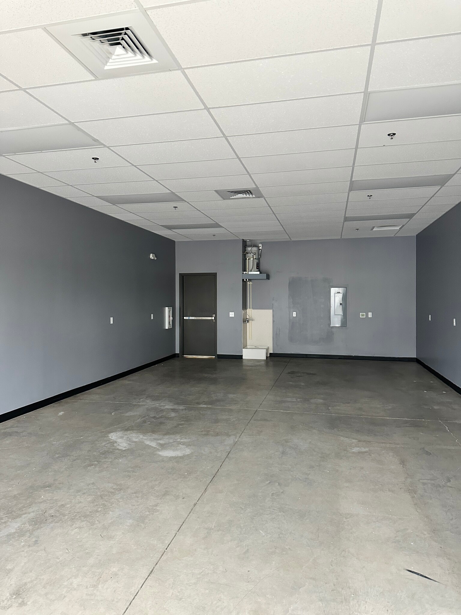 1805 Silverton Rd NE, Salem, OR for lease Interior Photo- Image 1 of 2
