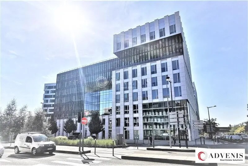 Office in Lille for lease - Building Photo - Image 1 of 7