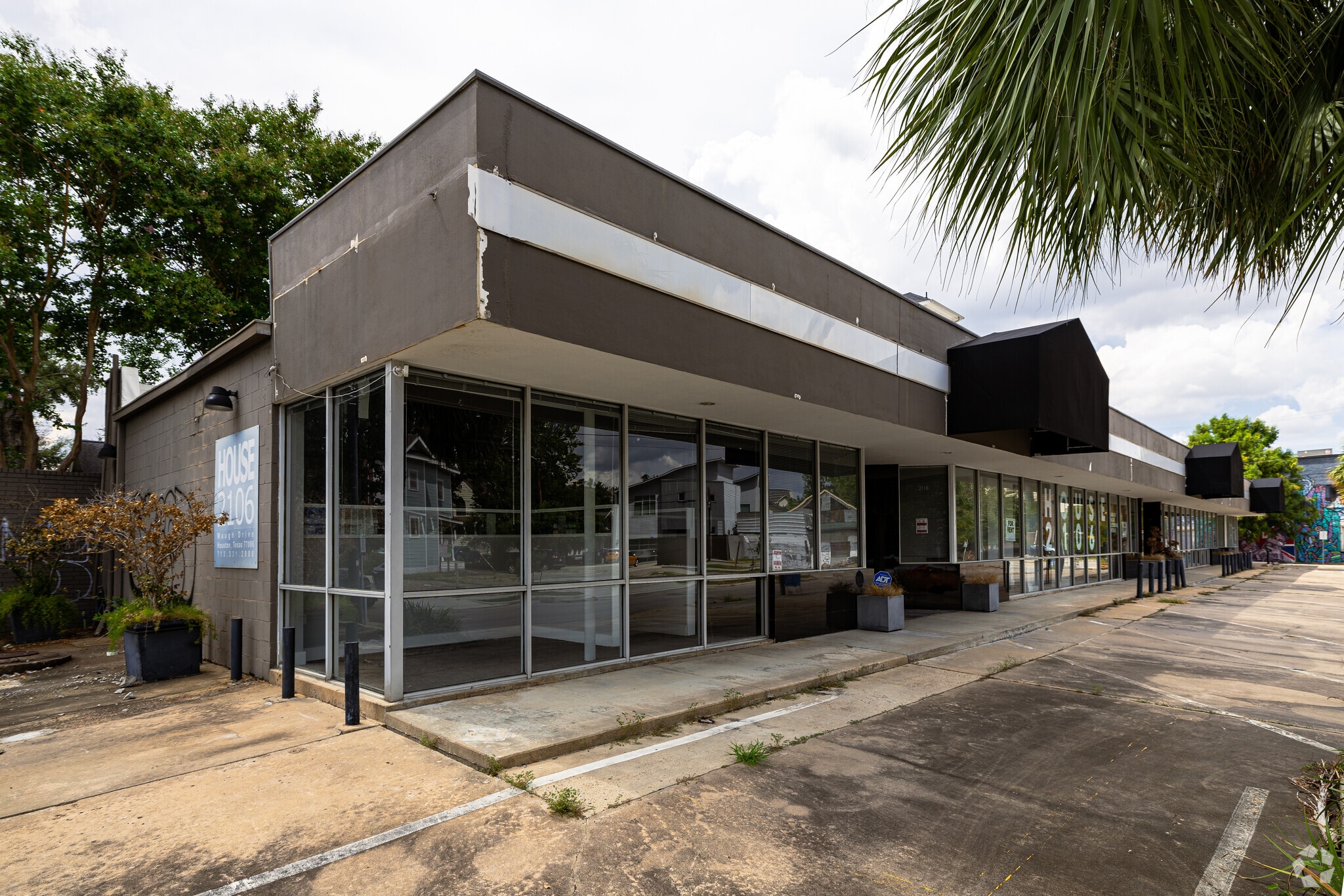 2100 Waugh Dr, Houston, TX for lease Building Photo- Image 1 of 13