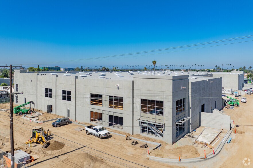 6375 Wilmington Ave, Los Angeles, CA à louer - Photo du bâtiment - Image 2 de 2