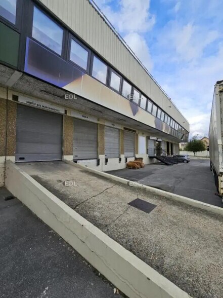 Industrial in Vitry-sur-Seine for lease - Building Photo - Image 2 of 7