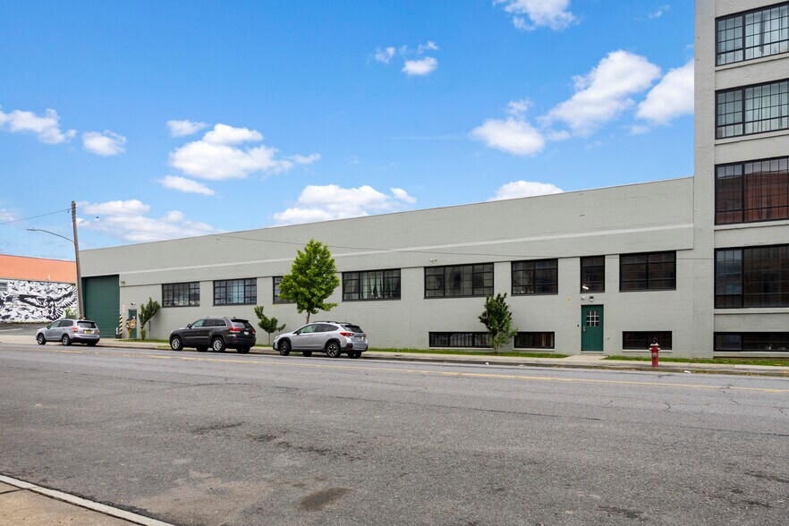 930 Broadway, Albany, NY à louer - Photo du bâtiment - Image 2 de 37