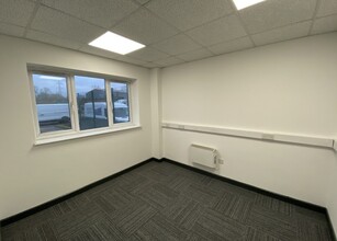 Estuary Ct, Newport for lease Interior Photo- Image 2 of 2