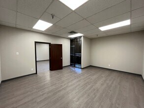 4301-4311 Shilling Way, Dallas, TX à louer Photo intérieure- Image 2 de 5