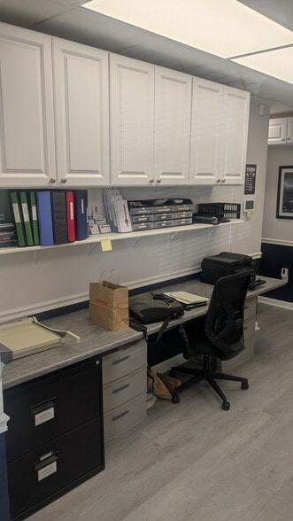 39 Mill Plain Rd, Danbury, CT for lease - Building Photo - Image 3 of 9
