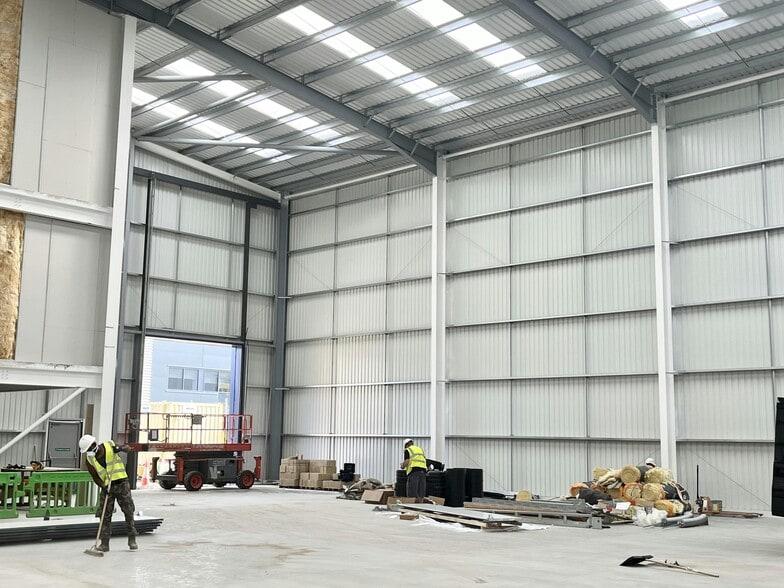 Station Road Approach, Waltham Cross for lease - Building Photo - Image 3 of 5