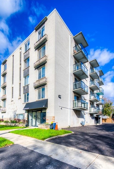 30 Chatham St, Brantford, ON for sale - Primary Photo - Image 1 of 1