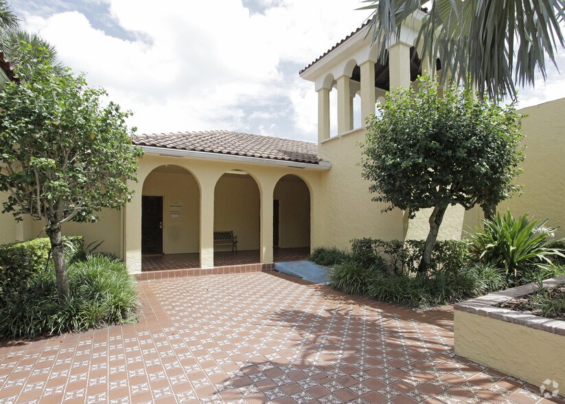 7420 NW 5th St, Plantation, FL à louer - Photo du bâtiment - Image 3 de 7