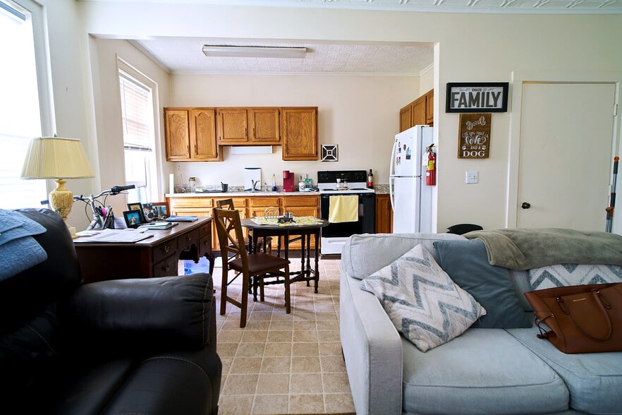 134 Hunter St, Kingston, NY for sale - Building Photo - Image 3 of 21