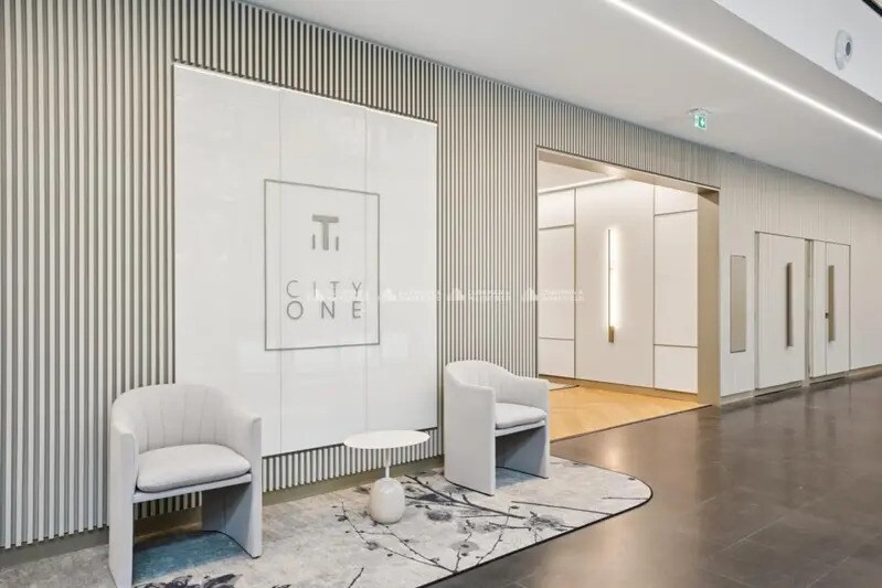 Office in Lyon for lease - Lobby - Image 2 of 18