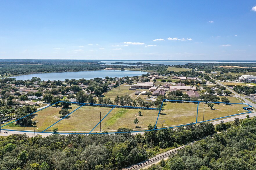 561 CR, Tavares, FL à vendre - Photo du bâtiment - Image 1 de 12