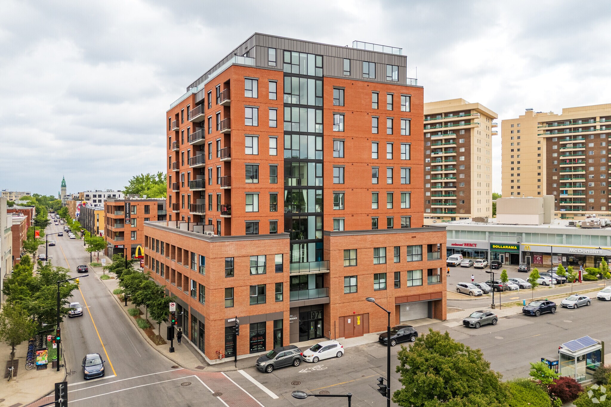 2620-2660 Rue Ontario E, Montréal, QC à louer Photo principale- Image 1 de 4