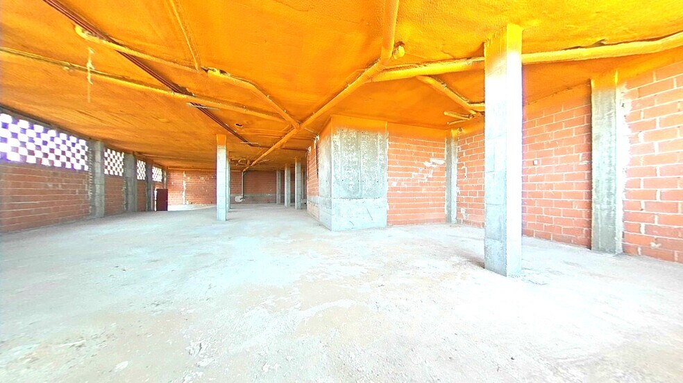 Commerce de détail dans Cistérniga à vendre - Photo du bâtiment - Image 3 de 12