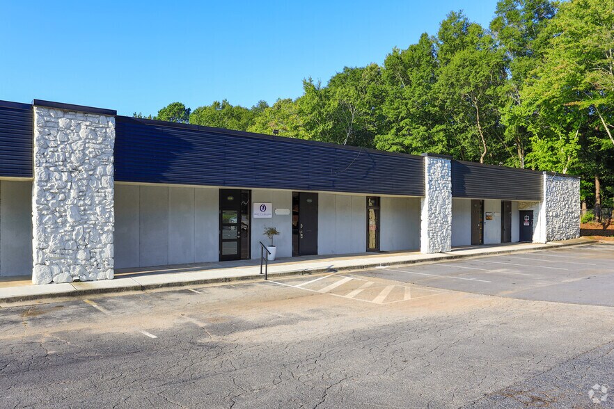 2945 Stone Hogan Connector Rd, Atlanta, GA à louer - Photo du bâtiment - Image 2 de 14