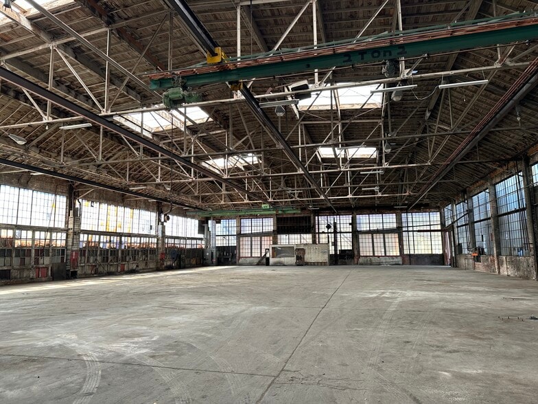 2635-2717 Peralta St, Oakland, CA for lease - Building Photo - Image 3 of 9