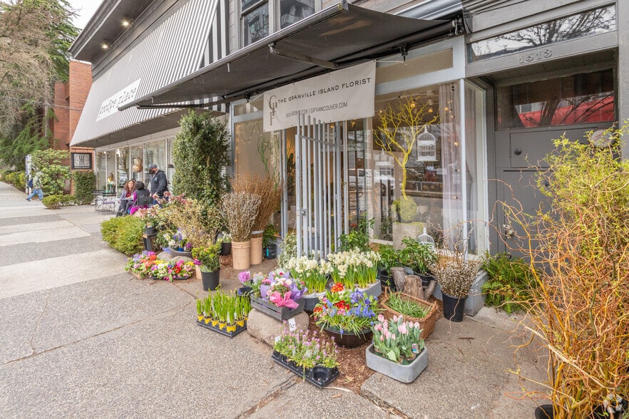 2331-2335 Granville St, Vancouver, BC for lease - Building Photo - Image 3 of 6