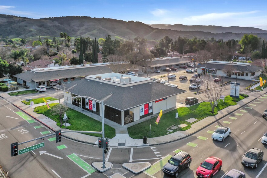 Country Square Shopping Center portfolio of 4 properties for sale on LoopNet.ca - Building Photo - Image 2 of 14