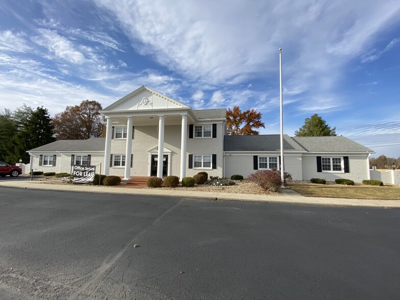 1963 W Mount Dr, Scottsburg, IN for sale - Primary Photo - Image 1 of 1