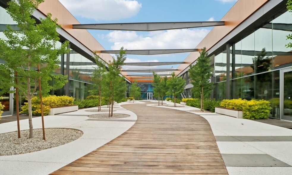 13031 W Jefferson Blvd, Los Angeles, CA for lease - Building Photo - Image 3 of 18