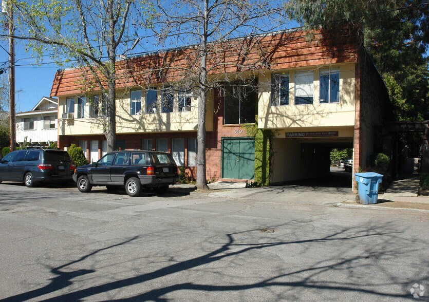 560 Oxford Ave, Palo Alto, CA à louer - Photo du bâtiment - Image 2 de 3
