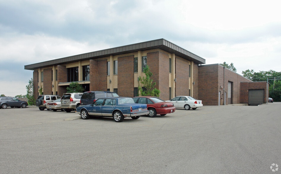 851 Seton Ct, Wheeling, IL for lease - Building Photo - Image 2 of 4