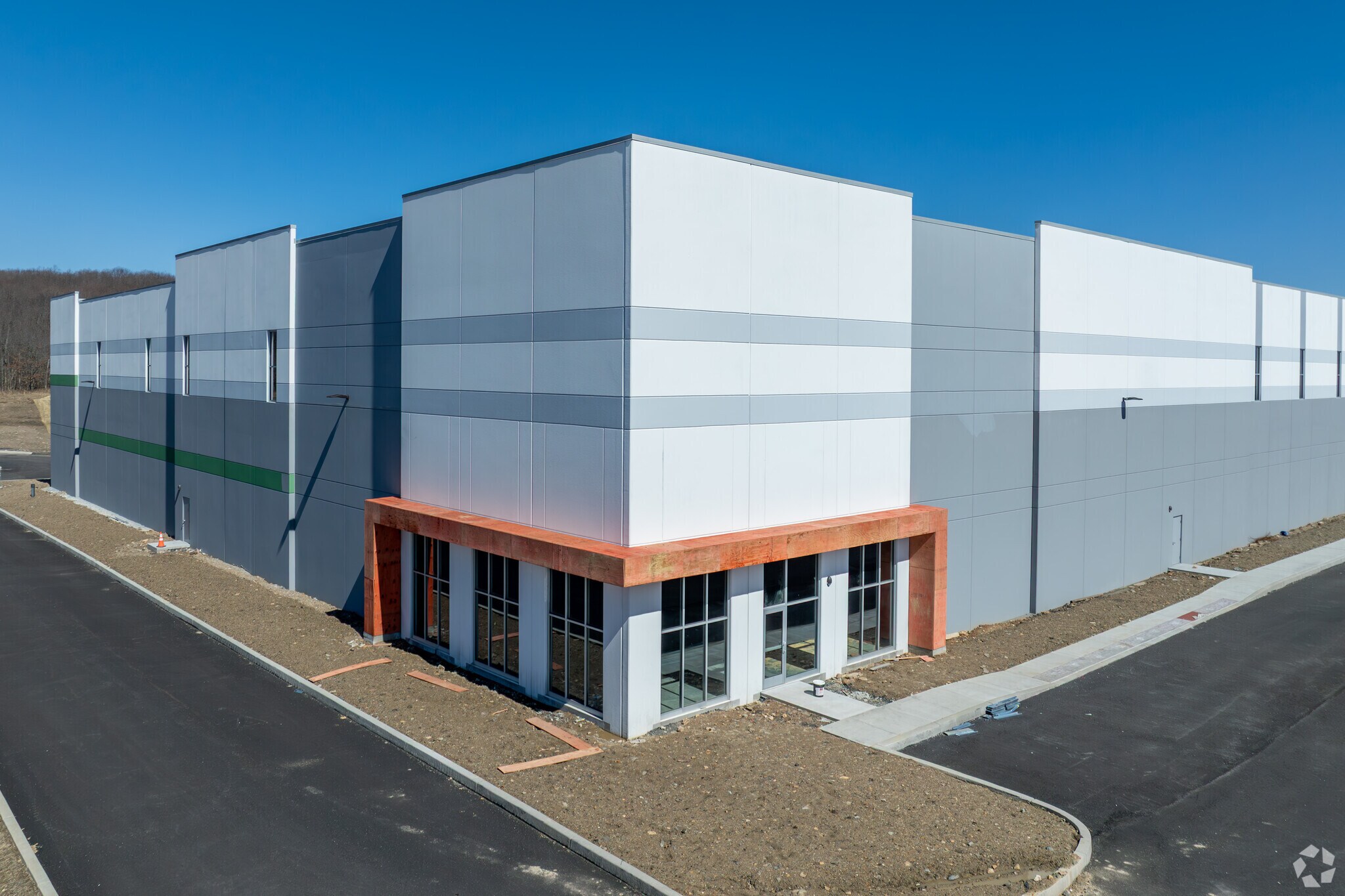 151 N Chestnut Hill Drive, Hazleton, PA for lease Primary Photo- Image 1 of 11