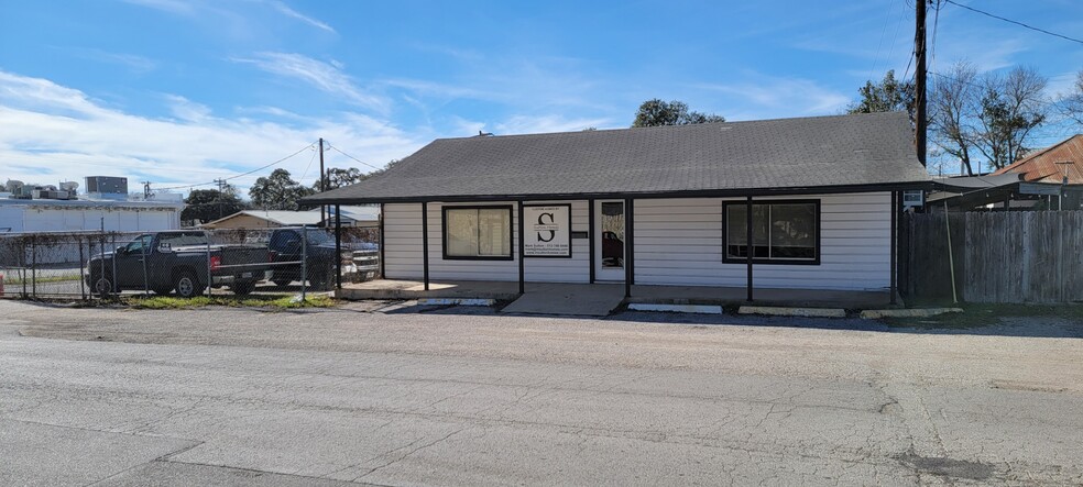 101 S San Marcos, Dripping Springs, TX à vendre - Photo du bâtiment - Image 1 de 1