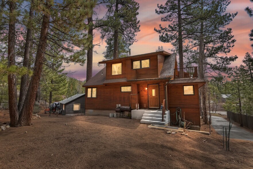 39128 N Shore Dr, Fawnskin, CA à vendre - Photo du bâtiment - Image 3 de 71