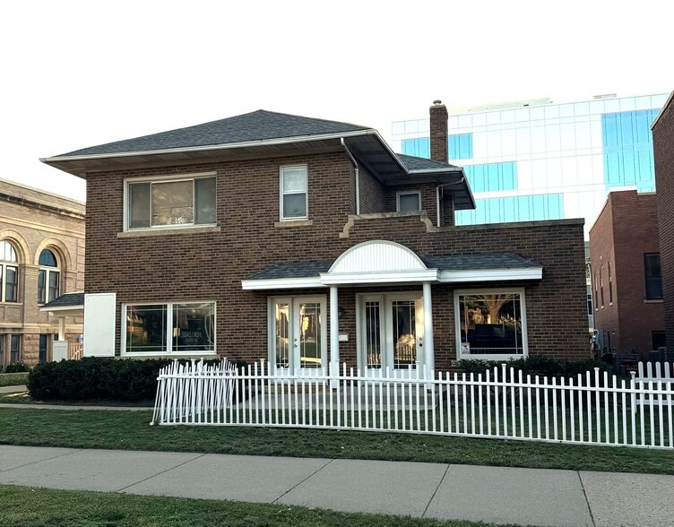 110 S Broad St, Mankato, MN for lease - Building Photo - Image 1 of 6