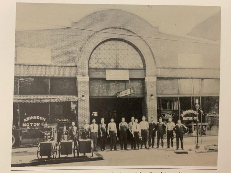 238 W Main St, Abingdon, VA à louer - Photo intérieure - Image 1 de 14