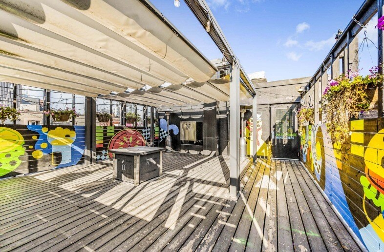 709 E Queen St, Toronto, ON à louer - Photo du bâtiment - Image 3 de 3