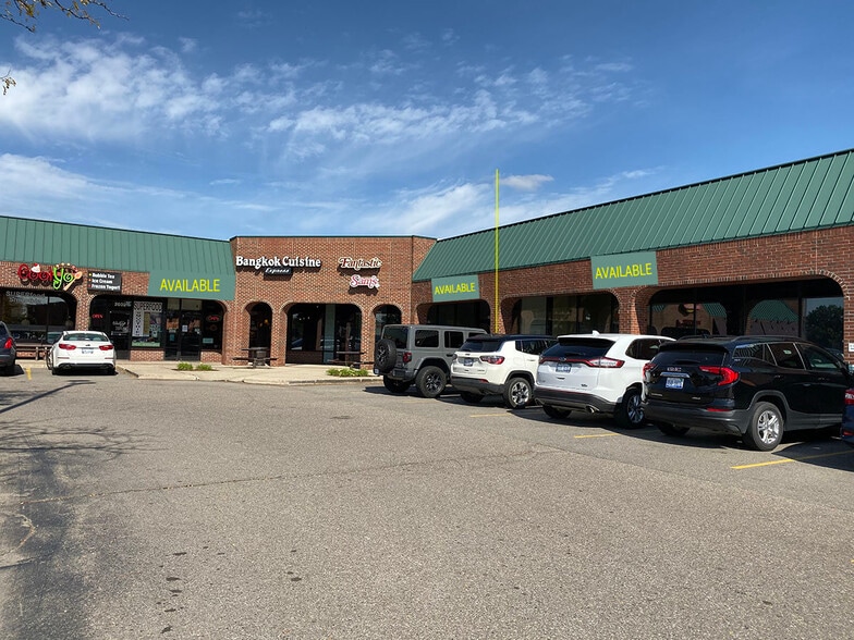 2546-2612 N Squirrel Rd, Auburn Hills, MI for lease - Building Photo - Image 3 of 6