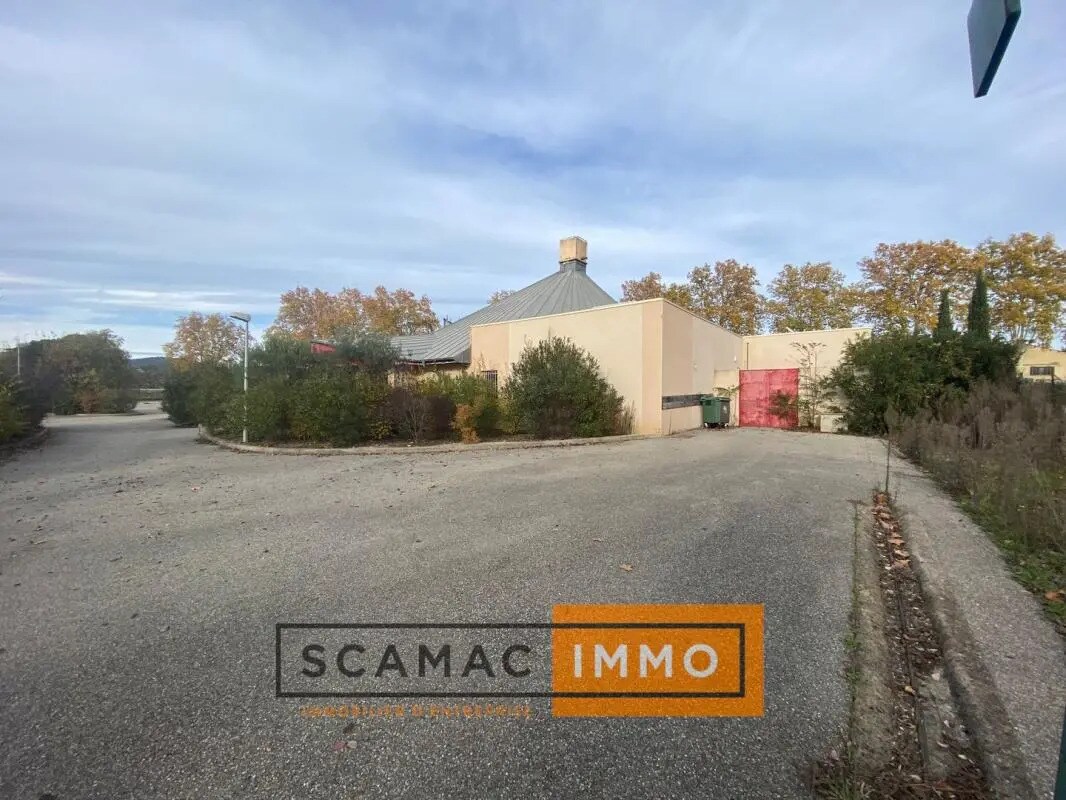 Retail in Manosque for lease Building Photo- Image 1 of 5