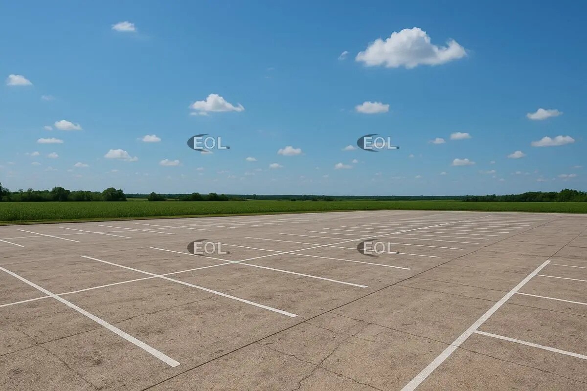 Land in Ozoir-la-Ferrière for lease Primary Photo- Image 1 of 2